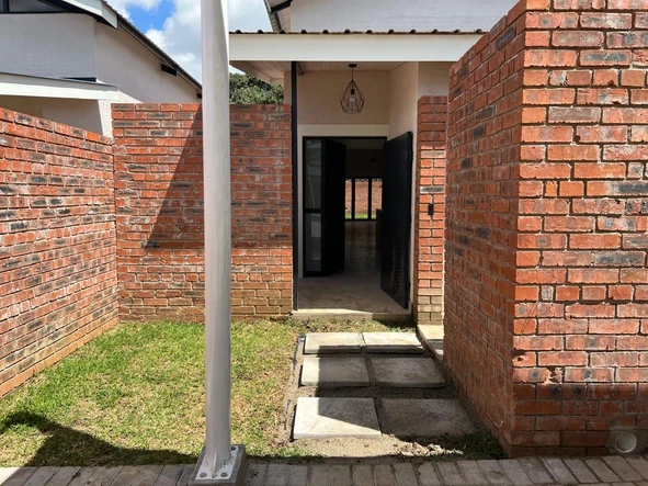 3 Bedroom Flat & Apartment