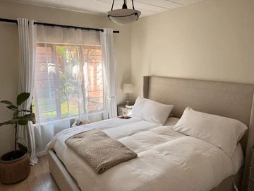 2 Bedroom Flat & Apartment
