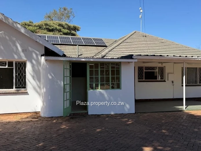 Hillside 4-Bed Home on 1,237 m²  (Sole Mandate)