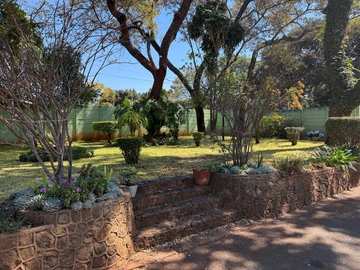 2 Bedroom Flat & Apartment