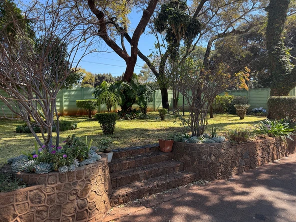 2 Bedroom Flat & Apartment