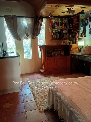 Charming Furnished 1-Bed Apartment with Veranda in Glen Lorne