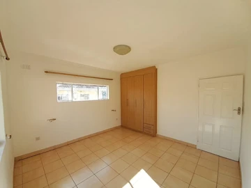 4 Bedroom Flat & Apartment