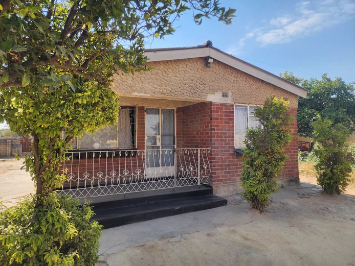 Chitungwiza unit M 4-Bed Brick Home with Front Porch & Yard