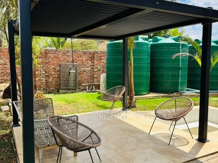 Highlands 4-Bed Furnished Flat with Solar & Pool