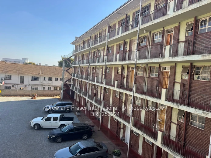 1-Bed Flat at The Rembrandt, Avenues - Borehole & Parking