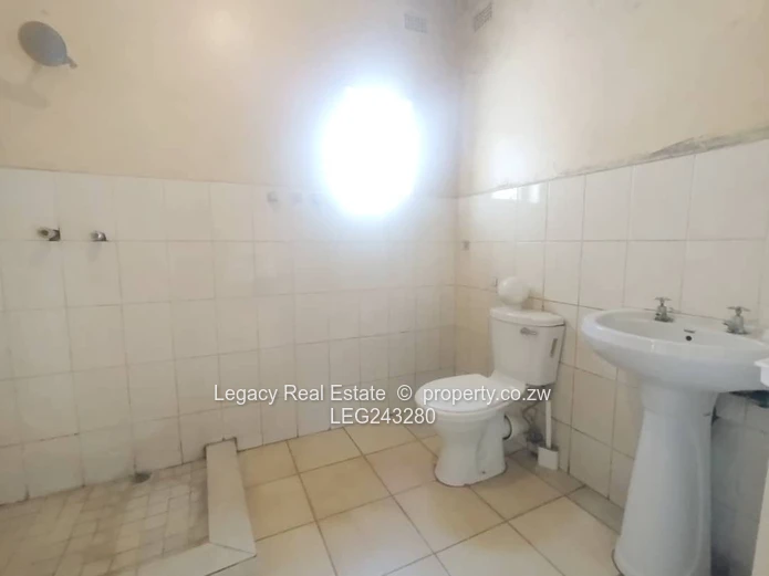 Commercial Property Near Belvedere Primary To Let