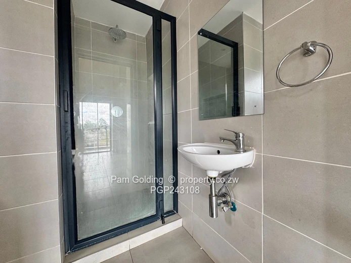 Upmarket duplex apartments to let - Helensvale 