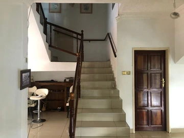 6 Bedroom House