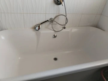 2 Bedroom Flat & Apartment