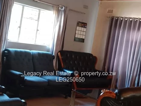 Emerald Hill: 4-Bed Family Home, Disused Pool & Borehole on 2000m²