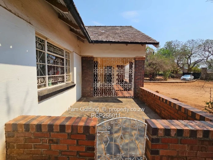 Family Home In A Desirable Neighborhood
