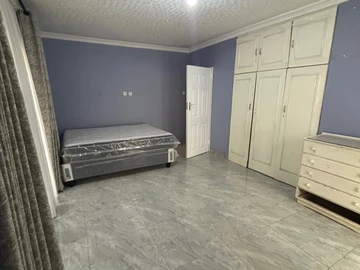 6 Bedroom House
