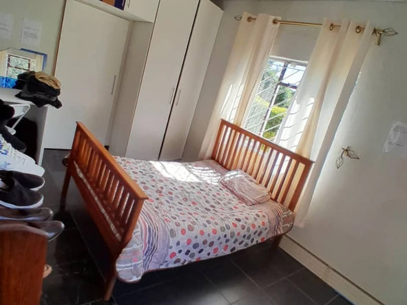4 Bedroom Flat & Apartment
