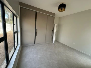3 Bedroom Flat & Apartment