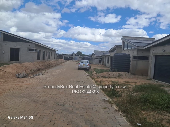 Cluster Unit for rent in Waterfalls