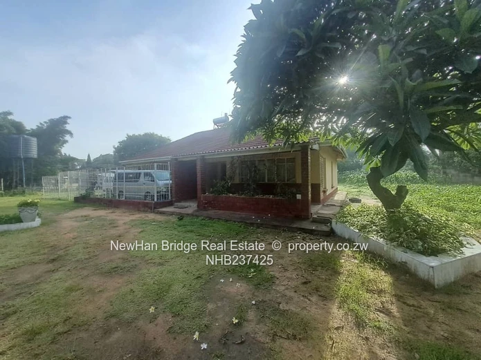 Waterfalls: 3-Bed on 3000m² — Borehole, Carport & Garden