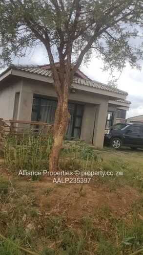 Corner Stand Fixer-Upper with Exceptional Potential in Glaudina