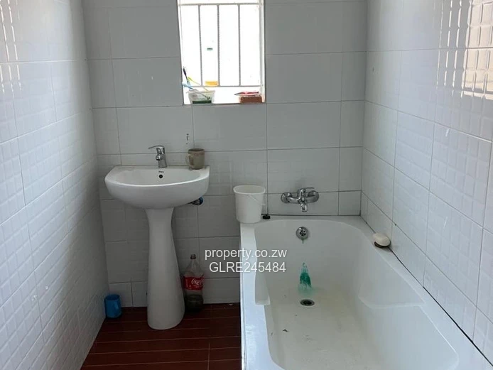 Paved, Walled 4-Bed Home with En-suite & Garden, Ruwa