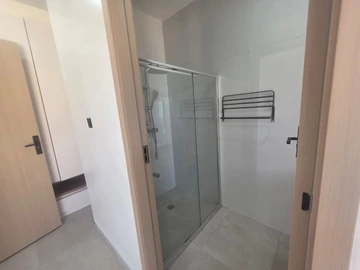 3 Bedroom Flat & Apartment