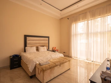 7 Bedroom House