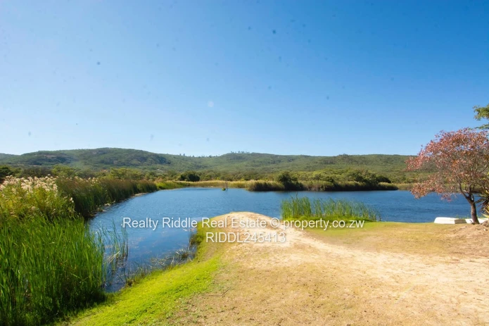 Nyanga Thatched Stone Lodge — Fireplace, AC & Wi-Fi