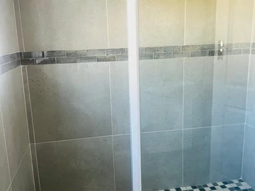 4 Bedroom Flat & Apartment