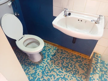 2 Bedroom Flat & Apartment