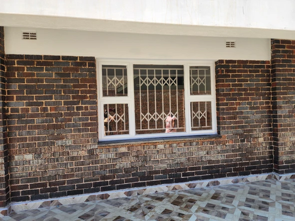 2 Bedroom Flat & Apartment