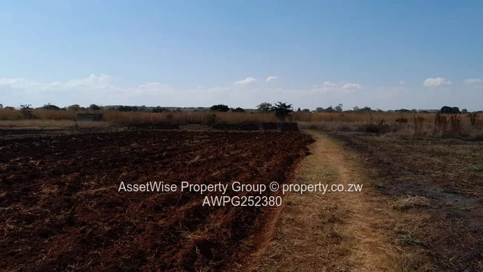 Kadoma Plot for sale