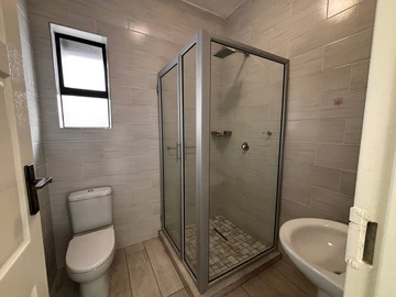 3 Bedroom Flat & Apartment