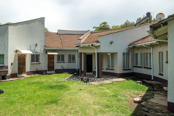 Neat and Spacious Family Home!!