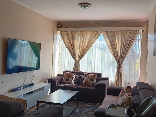 2 Bedroom Flat & Apartment