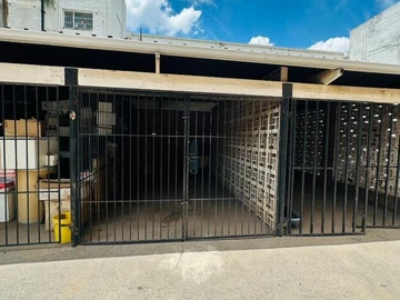 2 Bedroom Flat & Apartment