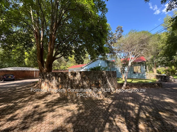 Glen Lorne 8-Bed House with Pool & Sunlit Lounge