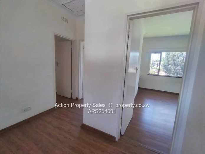 Neat 3 Bed Garden Flat! 