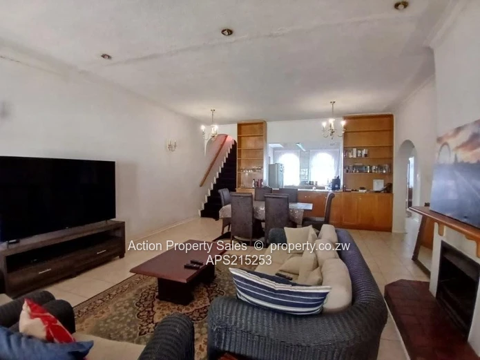 Neat Family Town House! 