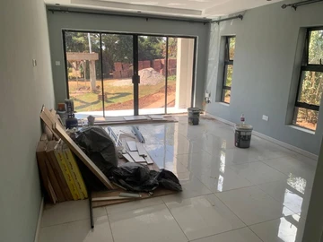 3 Bedroom Flat & Apartment
