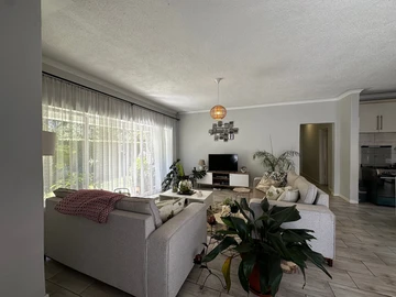 3 Bedroom Flat & Apartment