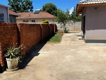 Avondale West House for Sale