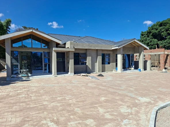 4 Bedroom Flat & Apartment