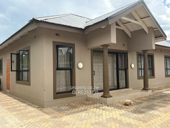 Stylish 2-Bed Flat in Westgate with Borehole & Patio