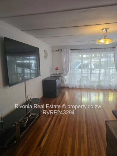 Spacious 4 Beds Glen View Home — Garage & Water Tank (Sole Mandate)