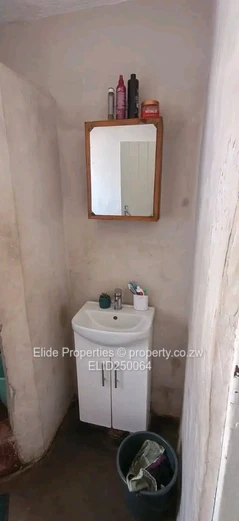 Well-kept 3-Bed Kuwadzana Home - Verandah & Walled