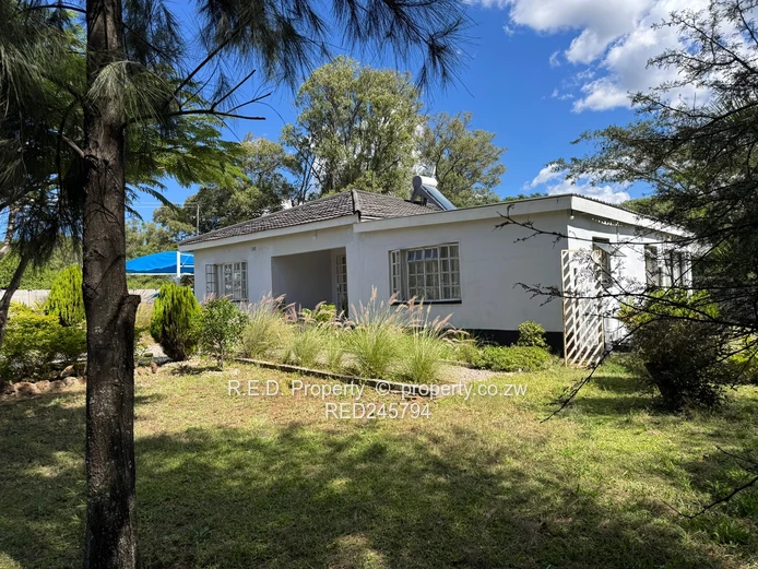 Family Home In The Heart of Burnside!