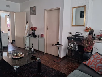 2 Bedroom Flat & Apartment
