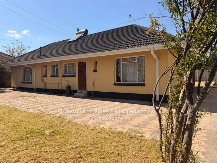 Cotswold Neat 3 Bedroom House For Sale