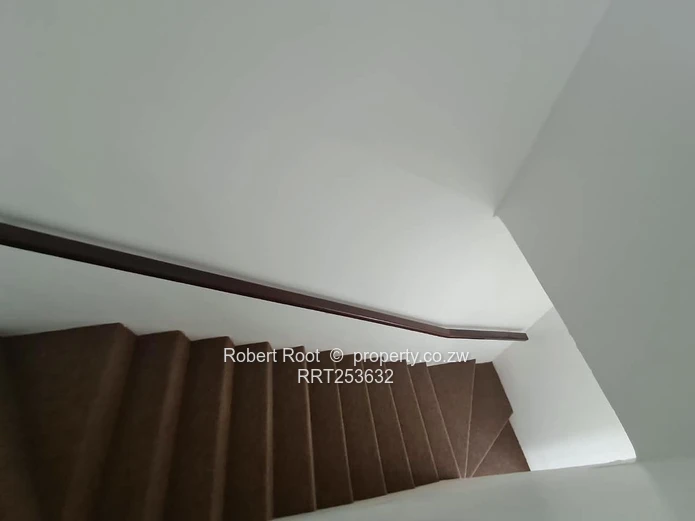 Neat recently renovated 2 bed duplex apartment 