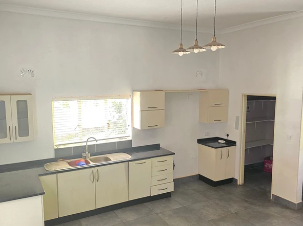 3 Bedroom Flat & Apartment