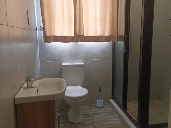 3 Bedroom Flat & Apartment